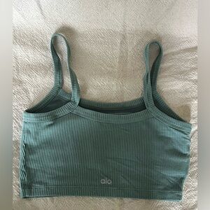 Alo Yoga crop top size Small in green